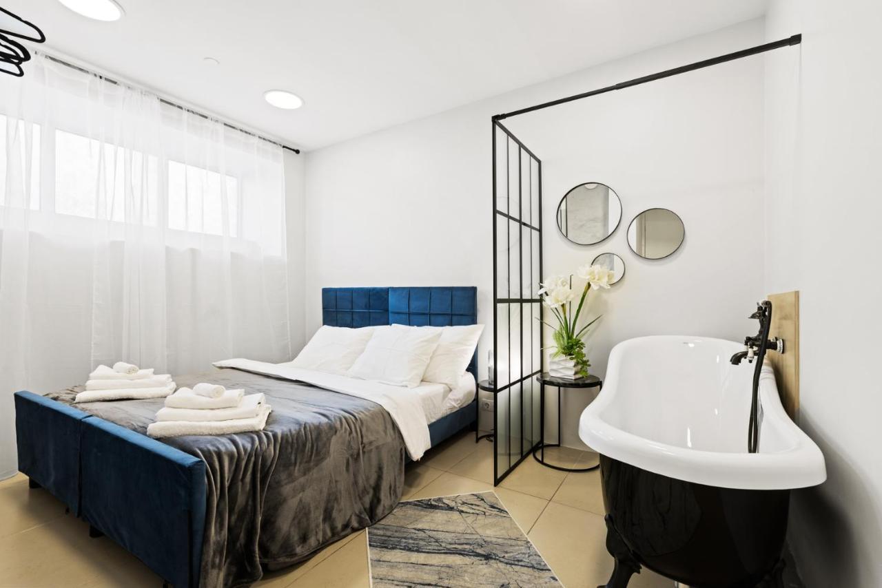 Sirena Apartment - Self Check-In And Free Parking Tallinn Exteriör bild